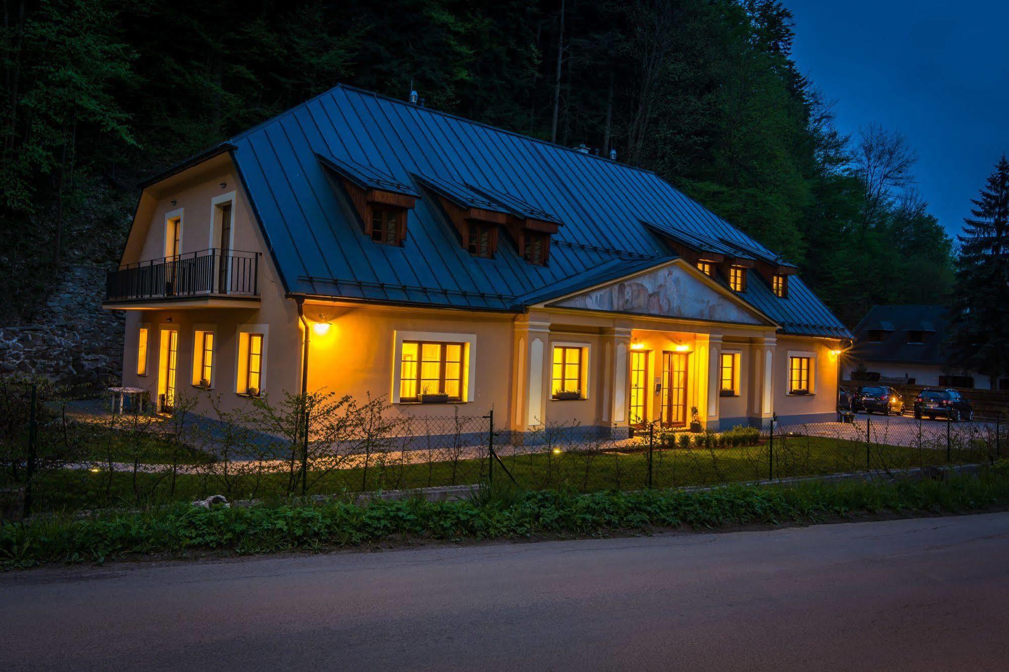 Apartmany Weissov Dom Banska Stiavnica Luaran gambar